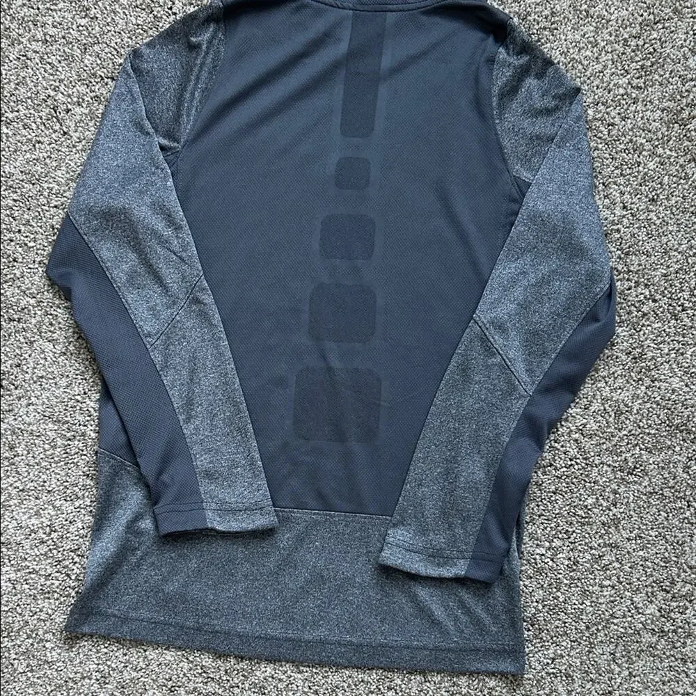 Nike Dri Fit Elite Boys Gray/Black Lightweight Long Sleeve Hoodie Shirt, Medium